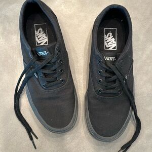 Barely worn Vans solid black sneaker